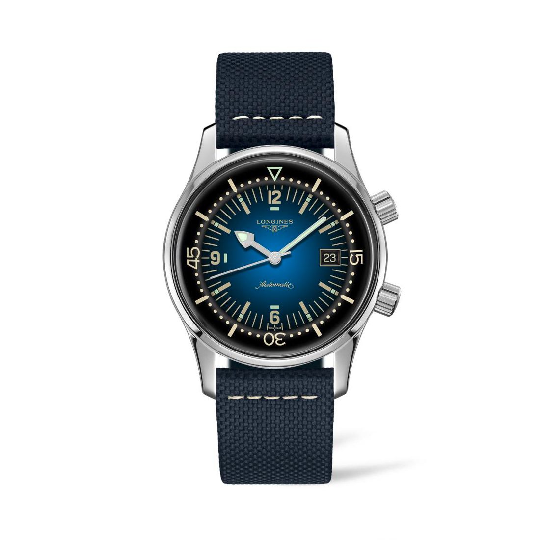 De Longines Legend Diver, een herinterpretatie van een duikershorloge uit de jaren '60, neemt een bijzondere plaats in binnen de Heritage-collectie van het merk. Deze collectie, die de rijke historische achtergrond van Longines vertegenwoordigt, is door de jaren heen alsmaar omvangrijker geworden. 